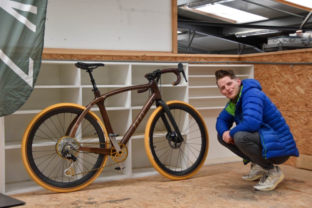 2026 cycling_tom Tom Williamson with Zafi bike