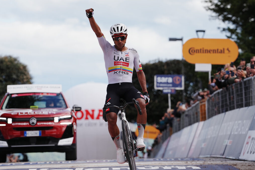 Jhonatan Narv&aacute;ez wins stage 8, 2026 Giro d'Italia
