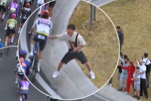 Giro d’Italia spectator pushes Soudal rider during stage six to Naples, 2026