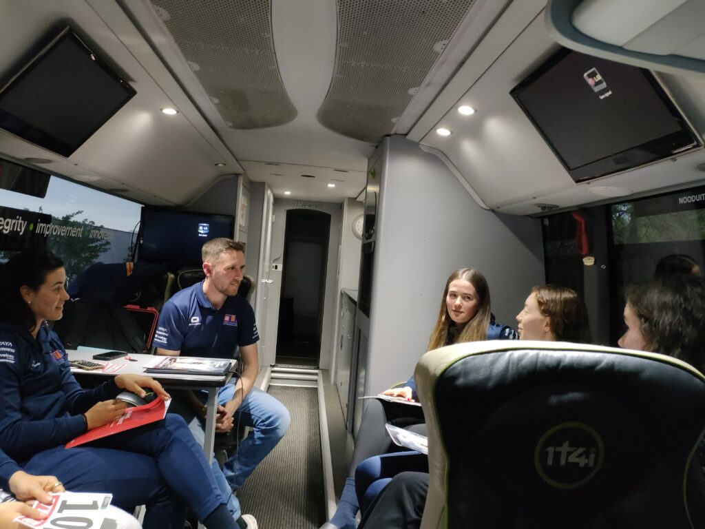 Picnic PostNL team bus briefing, 2026 Paris-Roubaix Femmes