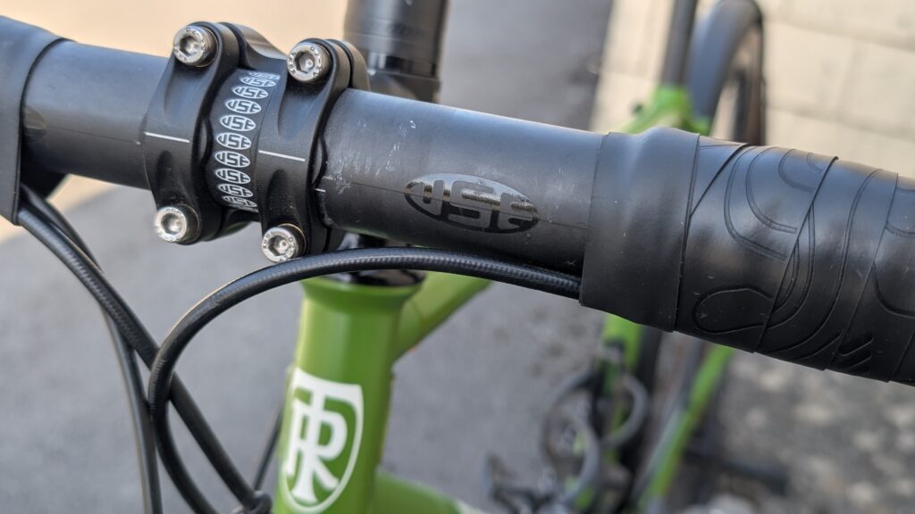 USE-Escape-GR-24-Carbon-handlebars-Logo.jpg