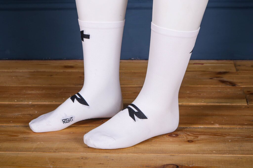 2026-Assos-R-Socks-S11-Twin-pack.jpg