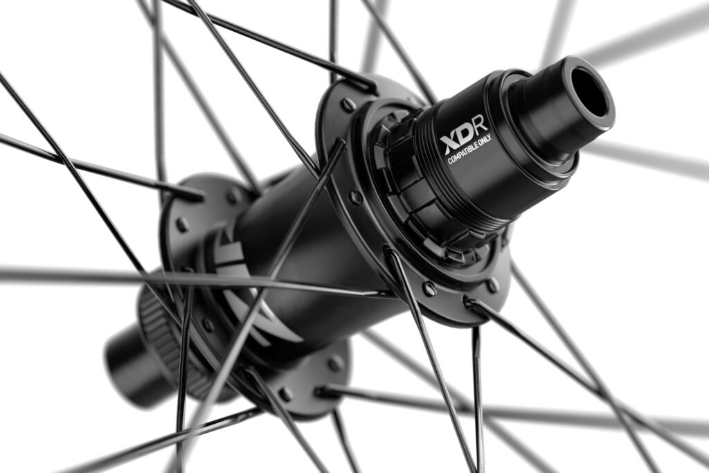 2026 Zipp 404 S XDR hub