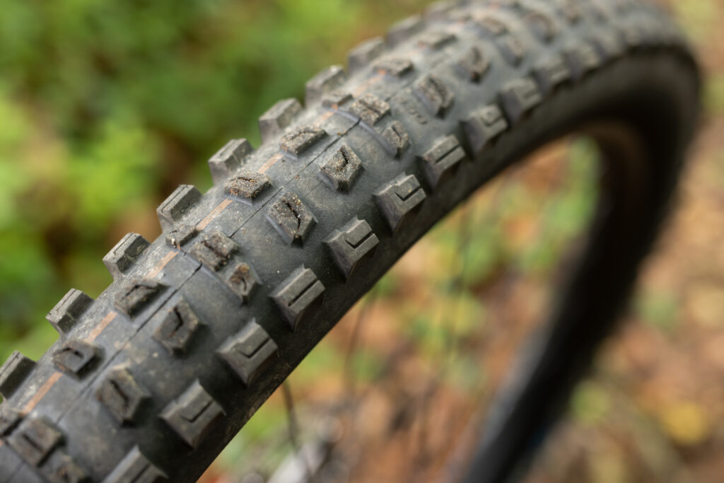 2026-schwalbe-romy-shoulder-knobs.jpg