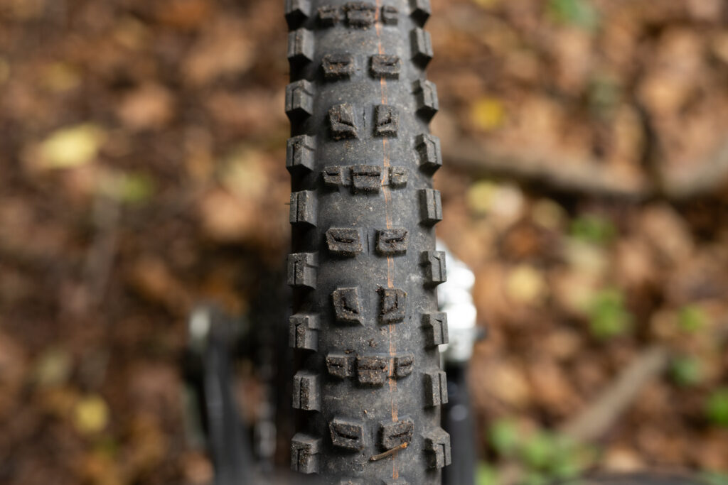 2026-schwalbe-romy-tread-straight.jpg