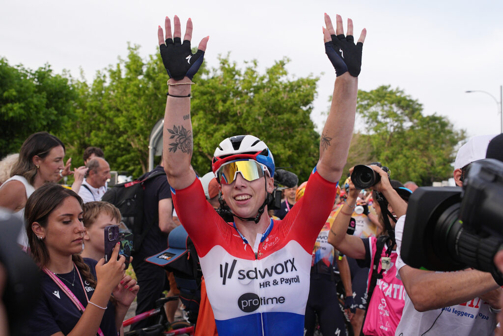Lorena Wiebes wins stage one of the 2026 Giro d&rsquo;Italia Women before being disqualified for racing an underweight bike 2