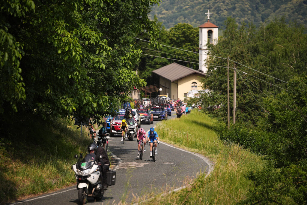 Demi Vollering attacks Anna van der Breggen, stage 9, 2026 Giro d&rsquo;Italia Women