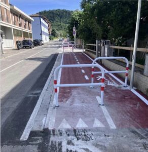 “Only makes sense on paths you DON’T want cyclists to use”: “Totally indefensible” slalom barriers on cycle lane; Lance Armstrong’s DS tells UCI boss to “stick to selfies & dubious deals”; “Canyon to Brompton” delivery nightmare + more on the live blog