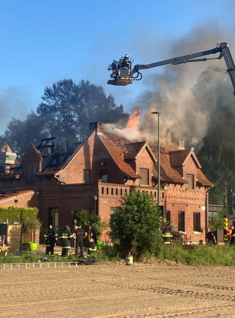 L'Arbre restaurant on fire