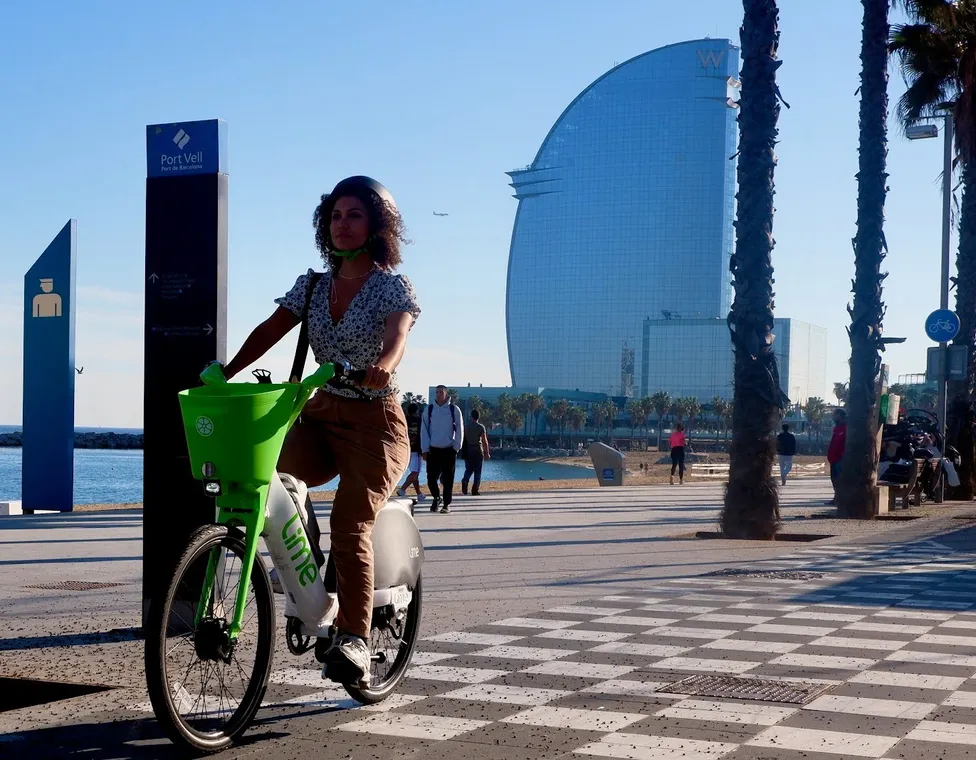 Barcelona to ban private bike share schemes from 2027, as mayor slams e-bike parking “mess”