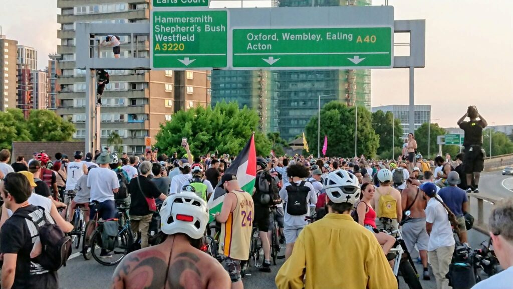 Mass Trespass on A40 Westway London, Critical Mass