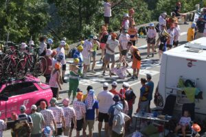 Fan struck by team car driver on Alpe d’Huez