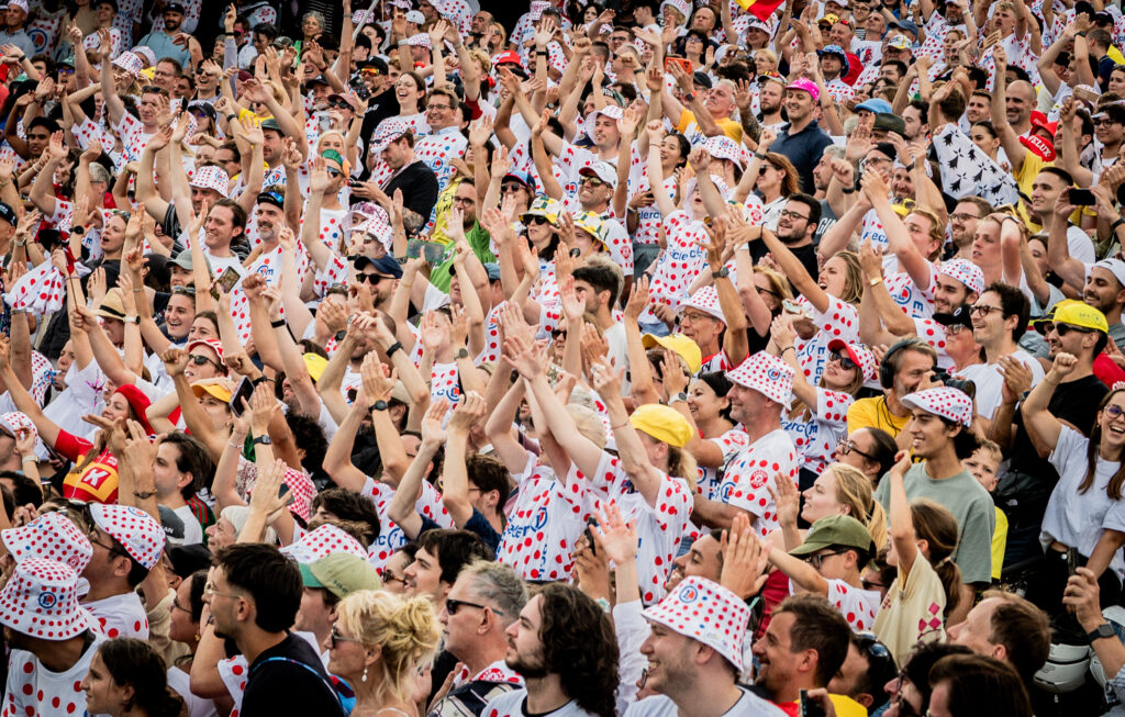 Fans on Montmartre, 2026 Tour de France, stage 21