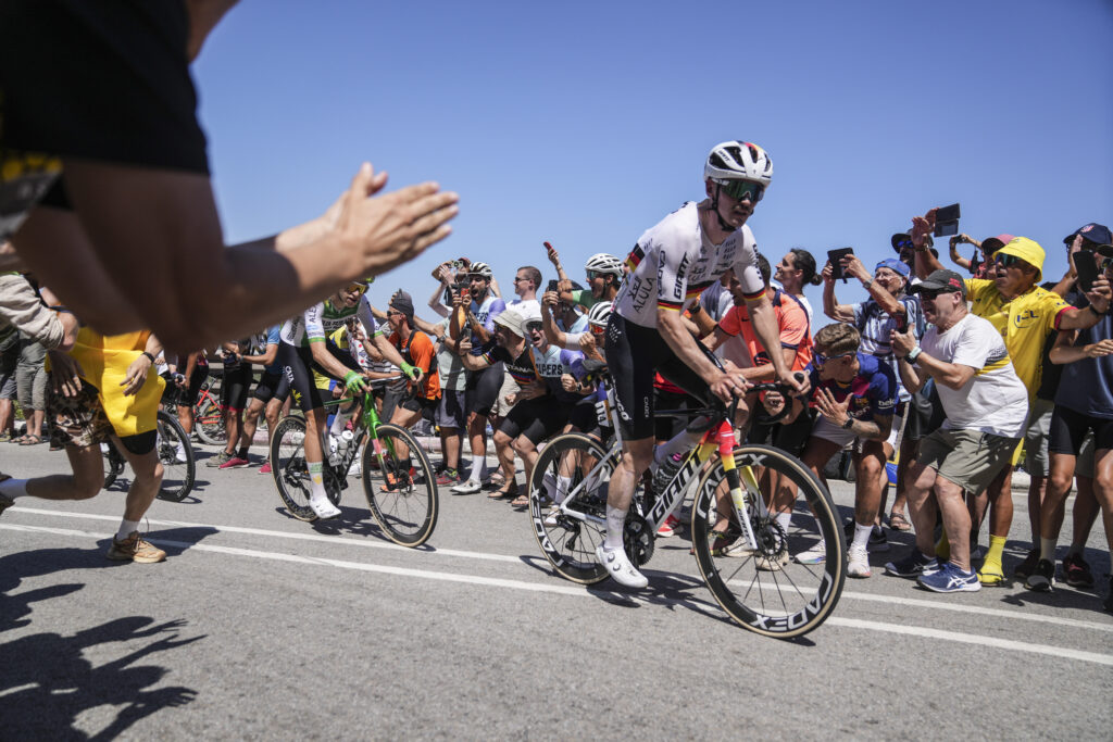 Tour de France fans told not to attend stage finish due to “frightening” Pyrenean wildfires