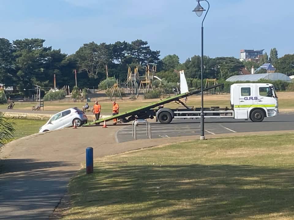 Car being pulled out of Poole Park lake