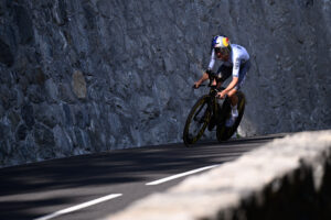 Tom Pidcock descending during Tour de France 2026, Stage 16, Evian-Les-Bains to Thonon-Les-Bains time trial