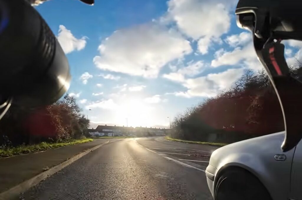 Motorist kicks cyclist in road rage assault after close pass 2