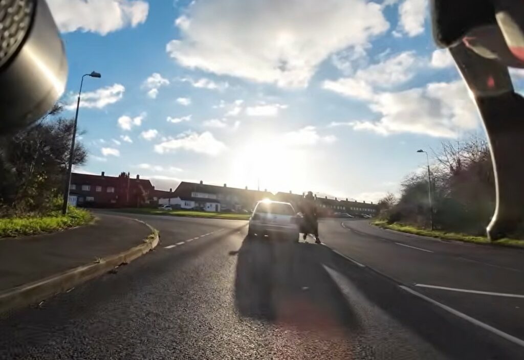 Motorist kicks cyclist in road rage assault after close pass 3