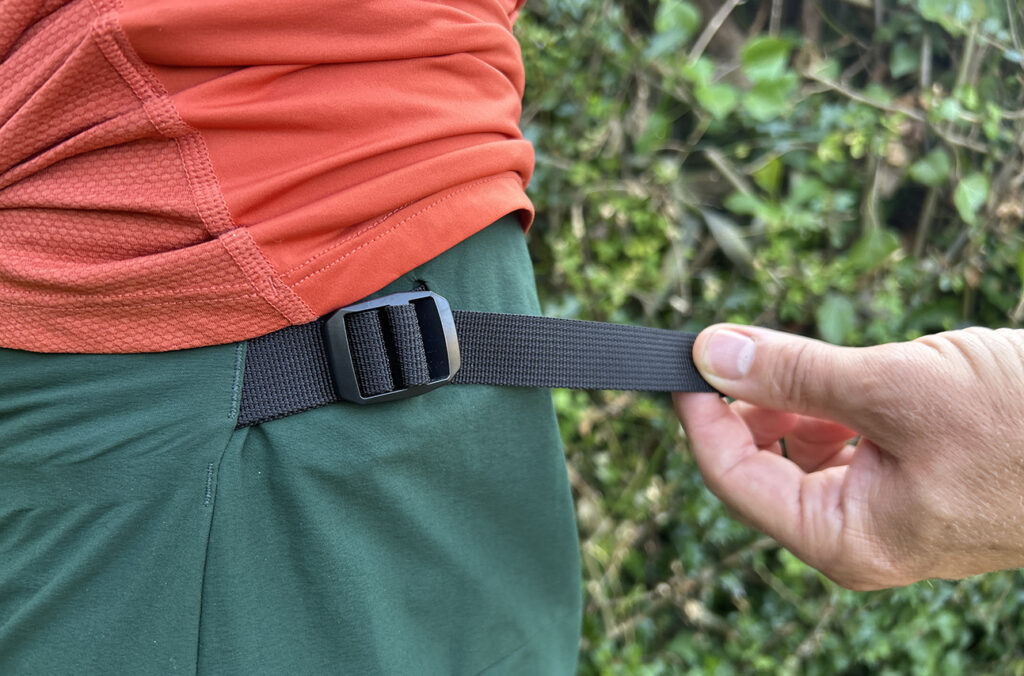 POC Motion Air MTB Shorts waist adjustment
