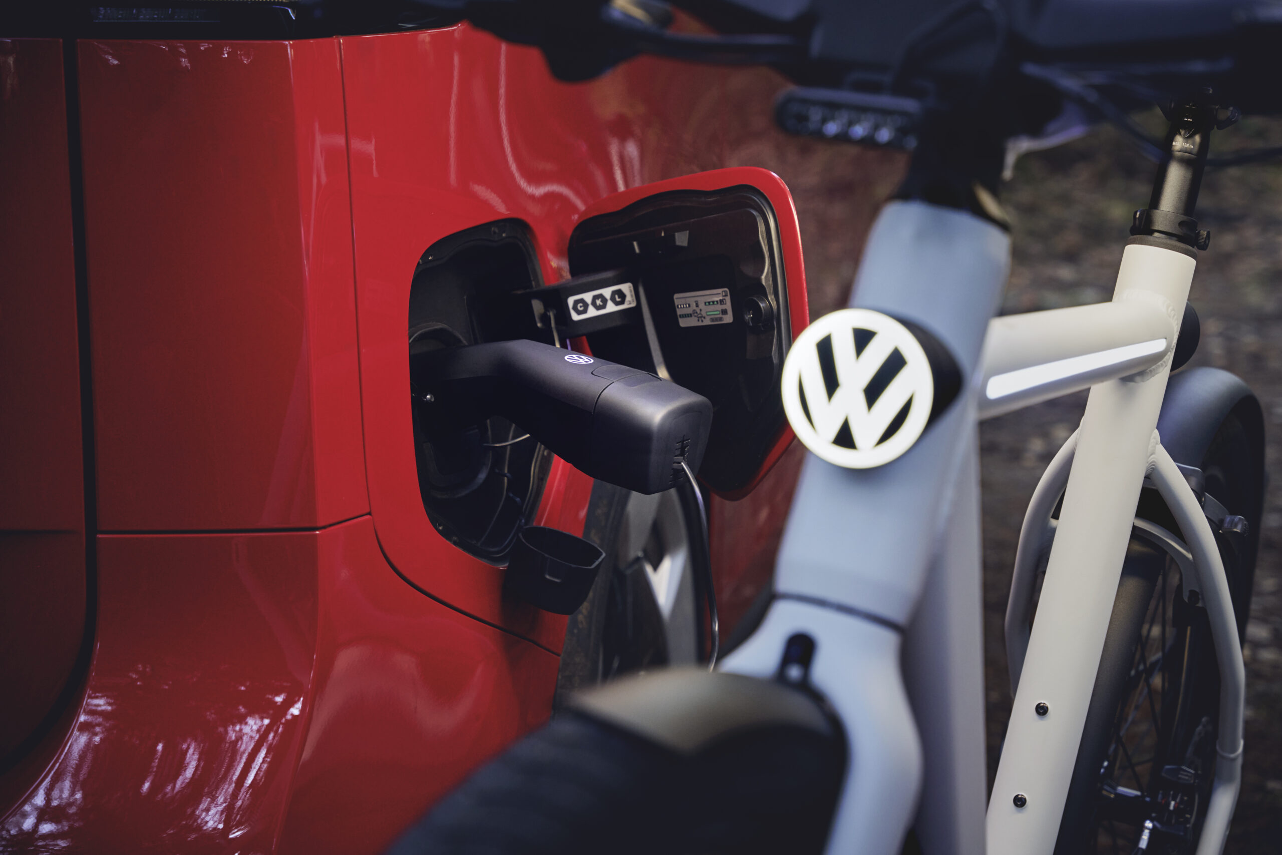 Volkswagen lanserer «neste generasjons» høyteknologiske elsykler – samtidig som de planlegger å kutte 100 000 jobber