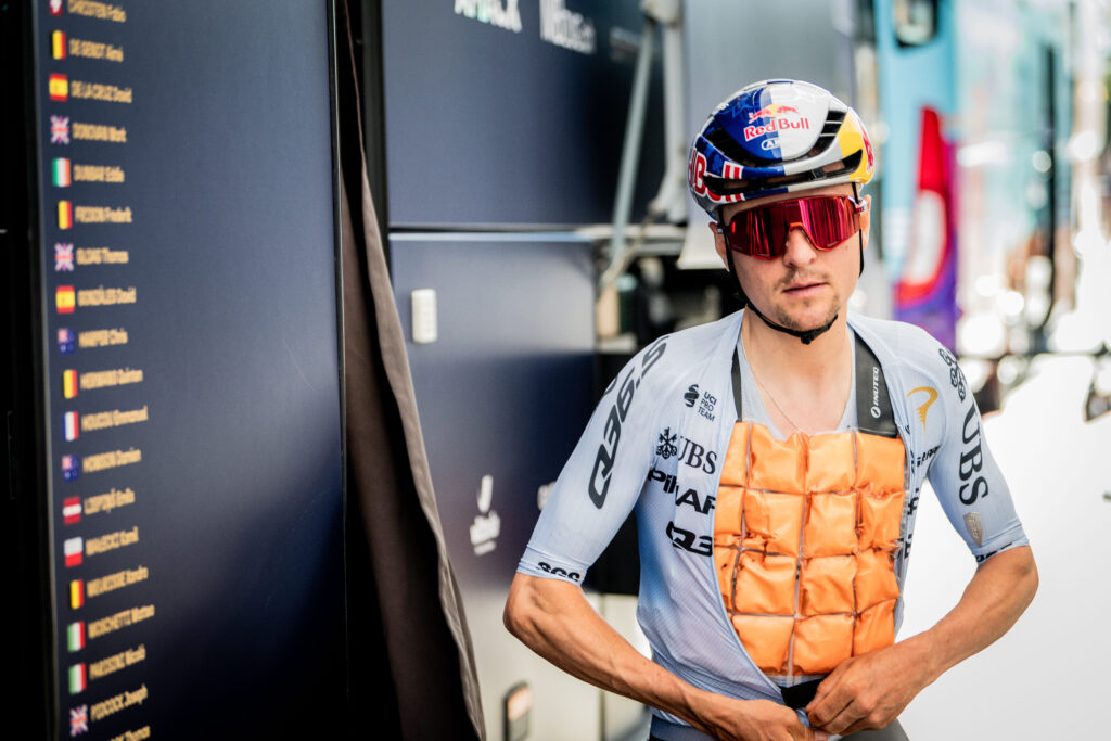 “It was a war zone”: Tom Pidcock shocked by ‘hardest ever’ Tour de France heat – but rival sports director says “that’s cycling, you can’t complain about that s***”