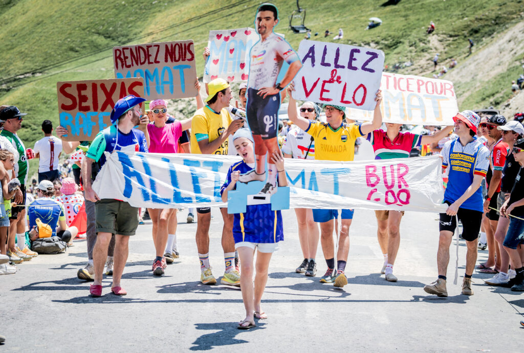 Fans on the Tourmlaet 6