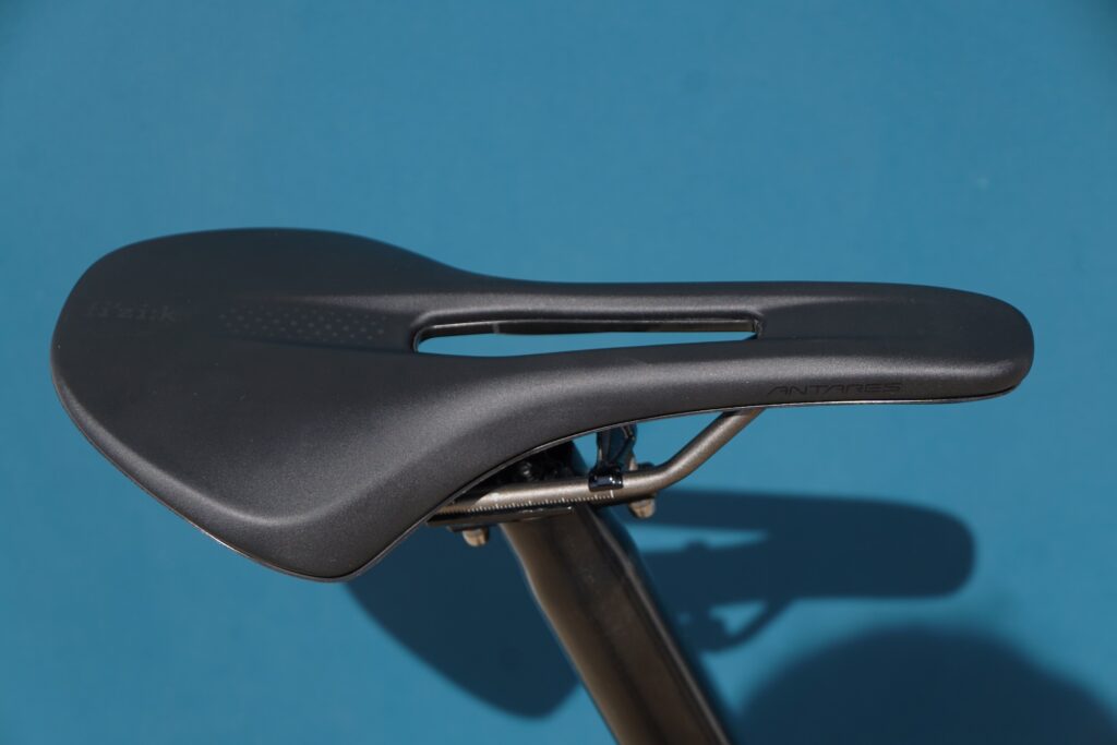 2026 FLIT M2i - Fizik Vento Antares R3 saddle