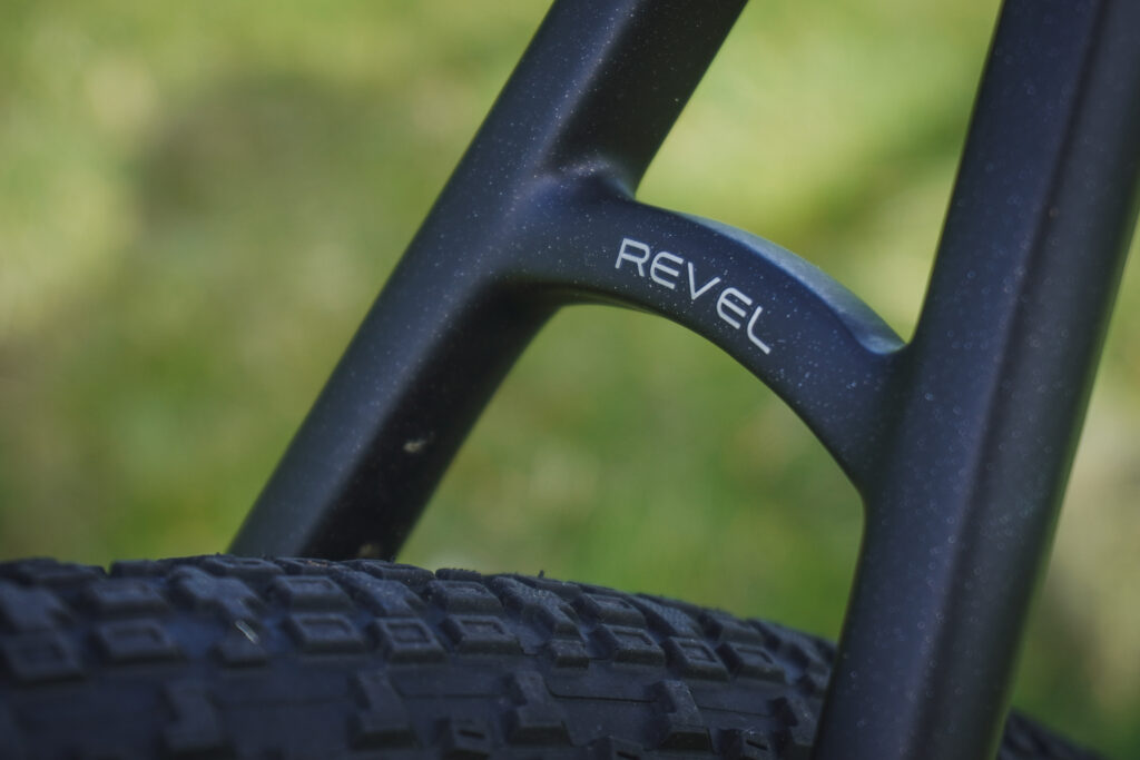 2026-Revel-Rover-SRAM-Force-seatstay-bridge.jpg