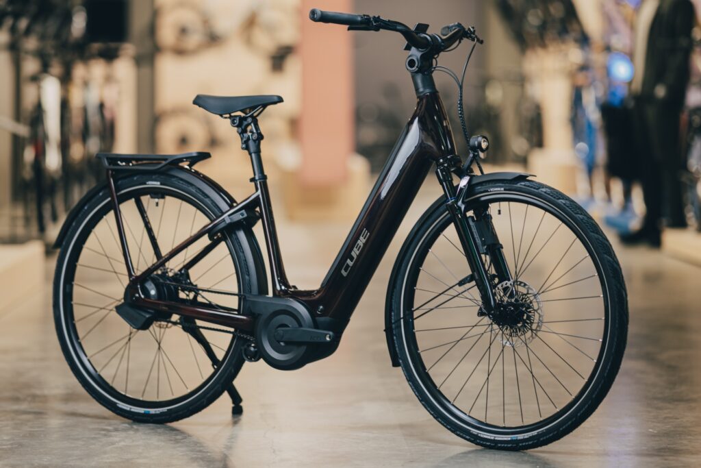 2027 Cube Supreme Hybrid C-62 Deluxe SLT