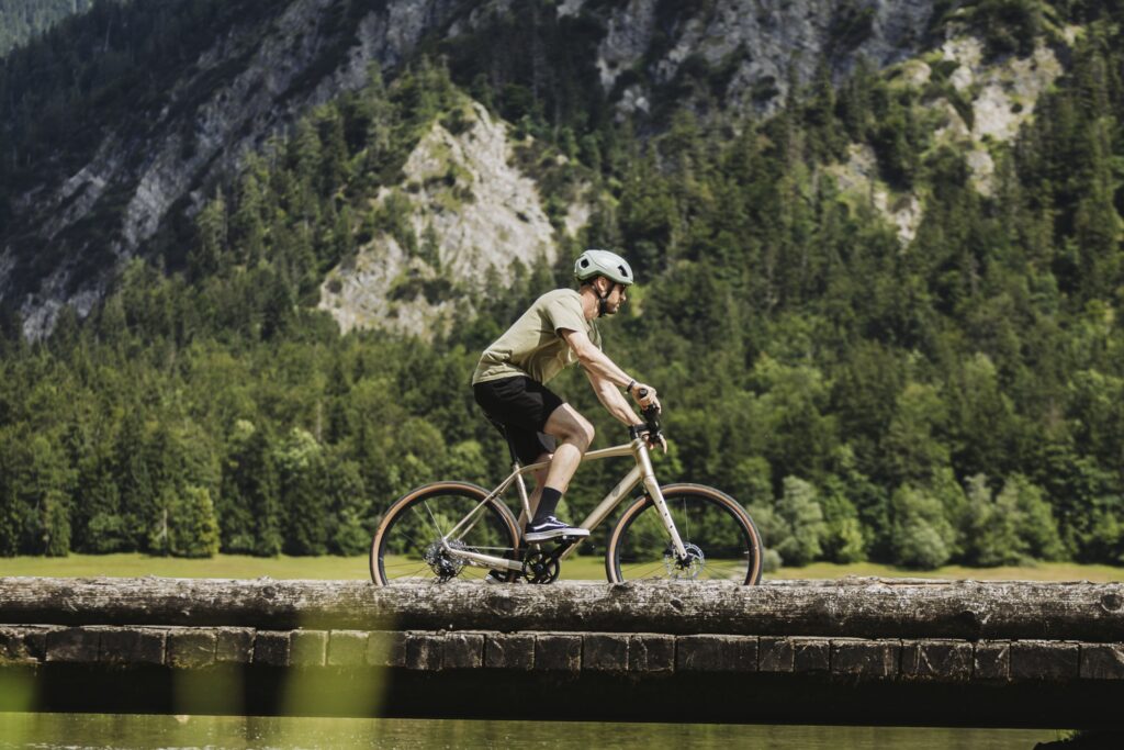 2027 Merida Speeder action - bridge