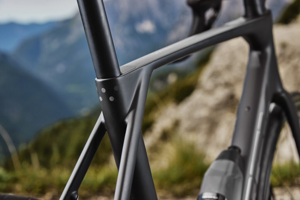 2027 Trek Domane - round seatpost and no IsoSpeed