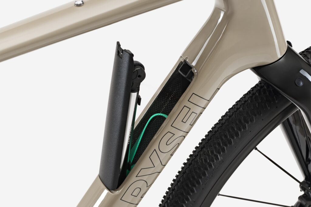 2027 Van Rysel EDR-G integrated frame storage open