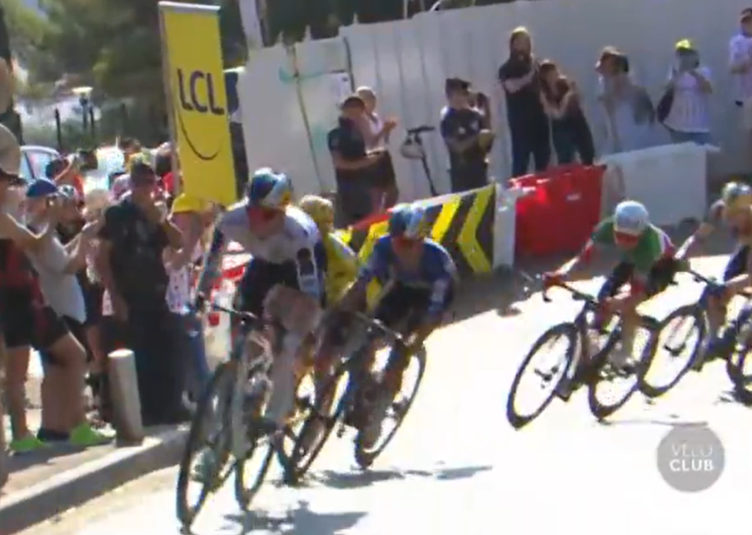 “It’s so childish, I lost all respect for them”: Furious Kasia Niewiadoma claims Demi Vollering’s teammate forced her into barriers as “part of the plan”, team complains to UCI