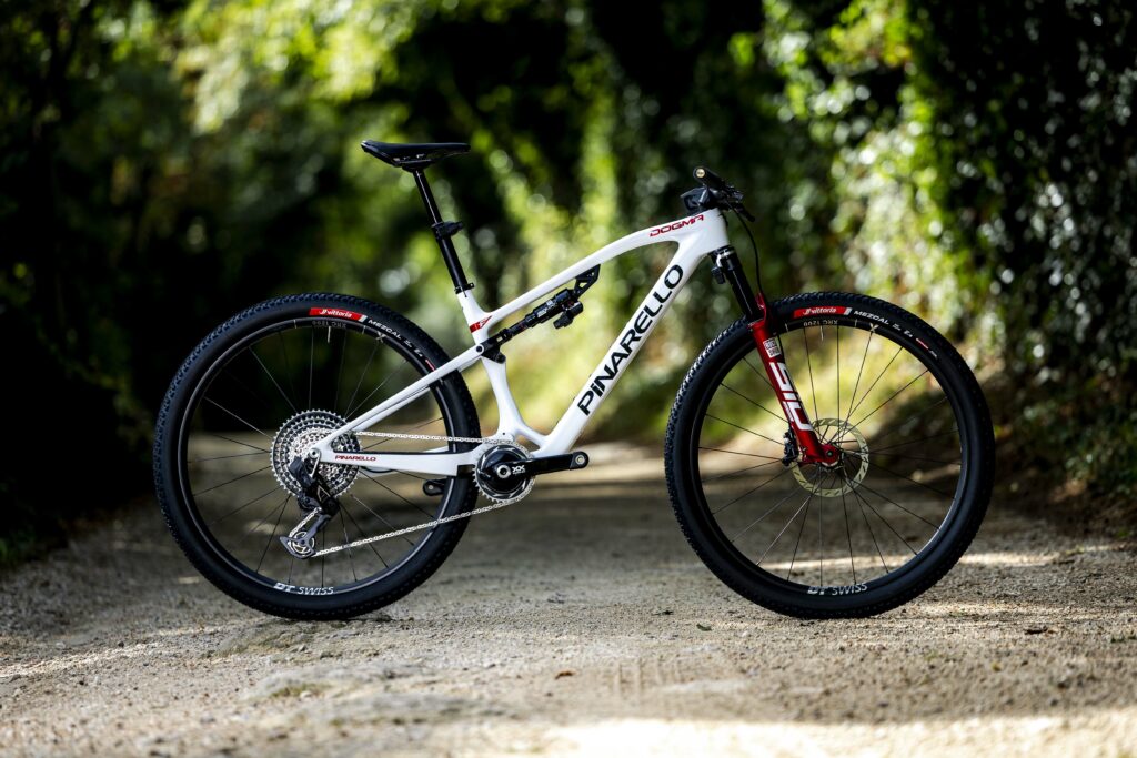 2026 pinarello dogma xcr hero 2
