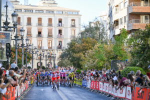 “Extremely frustrating”: Vuelta peloton criticised for neutralising final day circuit that “didn’t seem that bad”; UCI ‘toothcomber’ Jan-Willem Van Schip calls it quits + more on the live blog