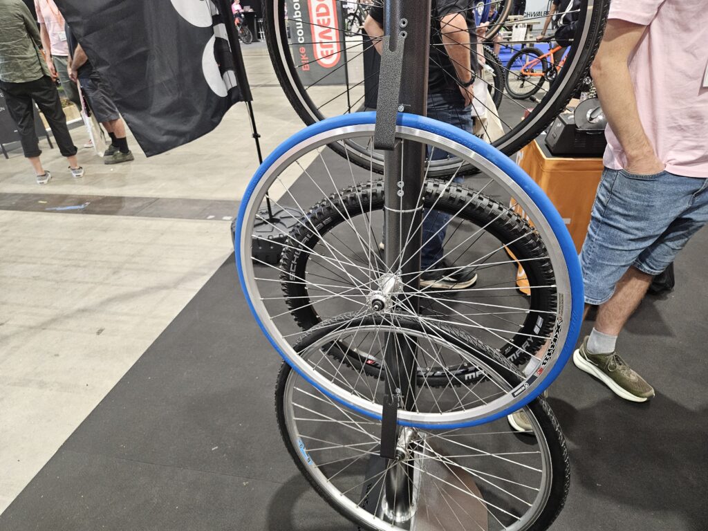 Tannus solid road tyre