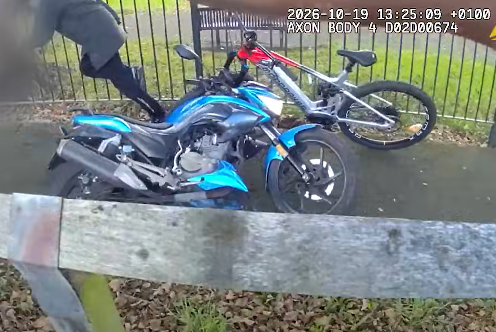 Bike thief tries to evade police officers in Gorton, Greater Manchester