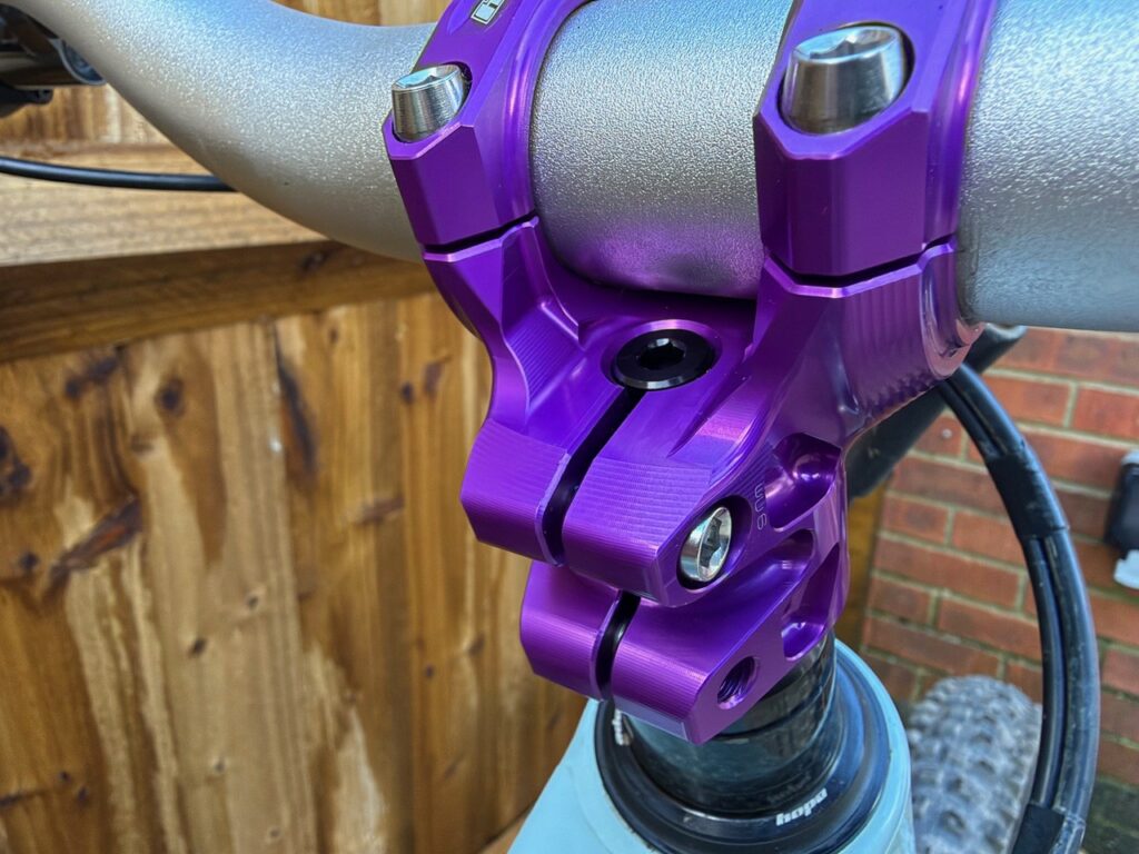 Hope_Gravity_20_Stem_rear
