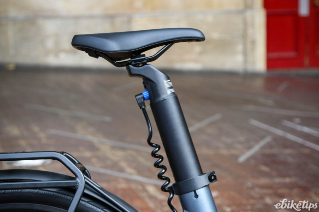 2023 Ado Air 28 - seat post battery.jpg