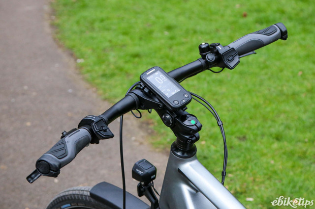 2023 Volt Infinity-Shimano STEPS e-bike - cockpit.jpg