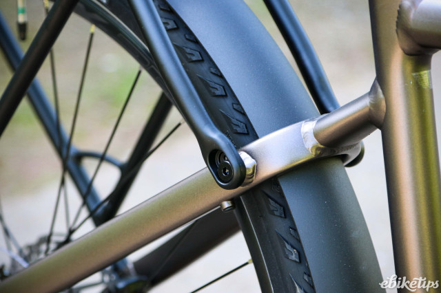 2024 Giant Explore E - rack stays.jpg