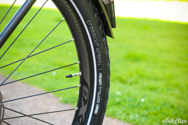 2024 Giant Explore E - tyre.jpg