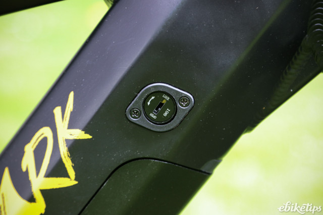 2024 Shark Hammerhead - battery lock.jpg