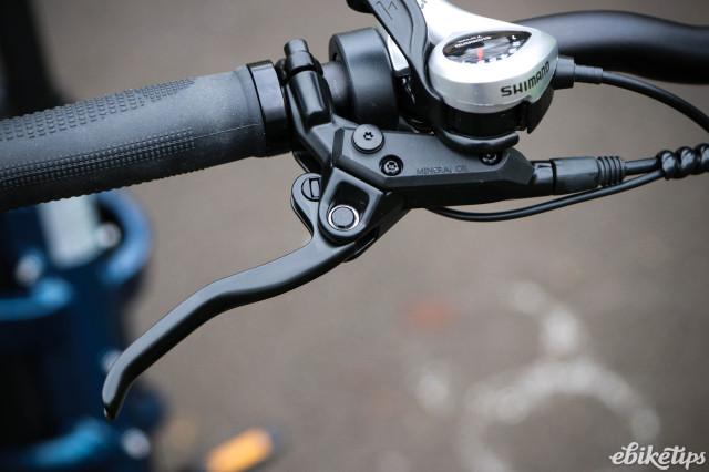 2025 Engwe LE20 - brake lever.jpg