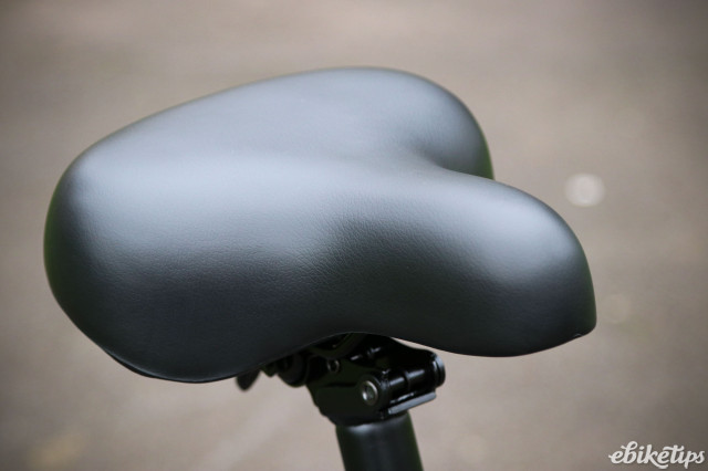 2025 Engwe LE20 - saddle.jpg