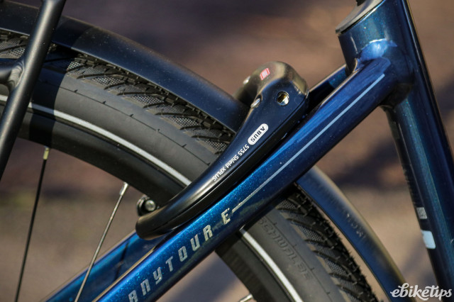 2025 Giant AnyTour E+ 3 - lock.jpg