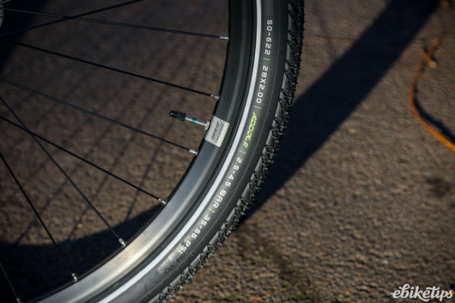2025 Giant AnyTour E+ 3 - tyre.jpg