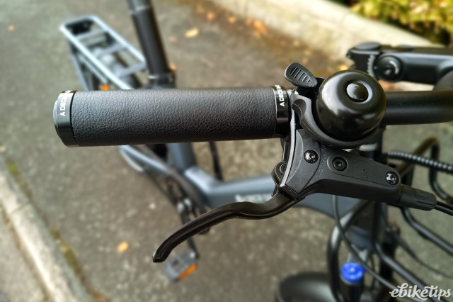 ADO Air One Pro grip.jpg