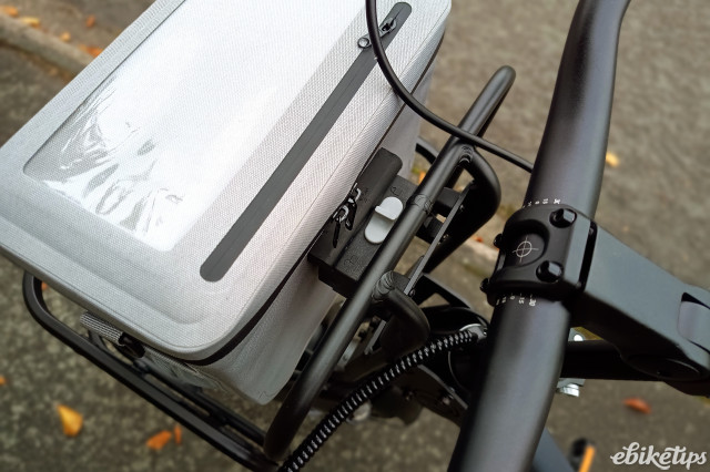 ADO Air One Pro insulated bag attachment.jpg