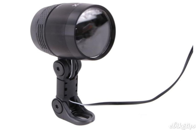 Busch and Muller make a range of lights for hardwiring to different voltage sources.JPG